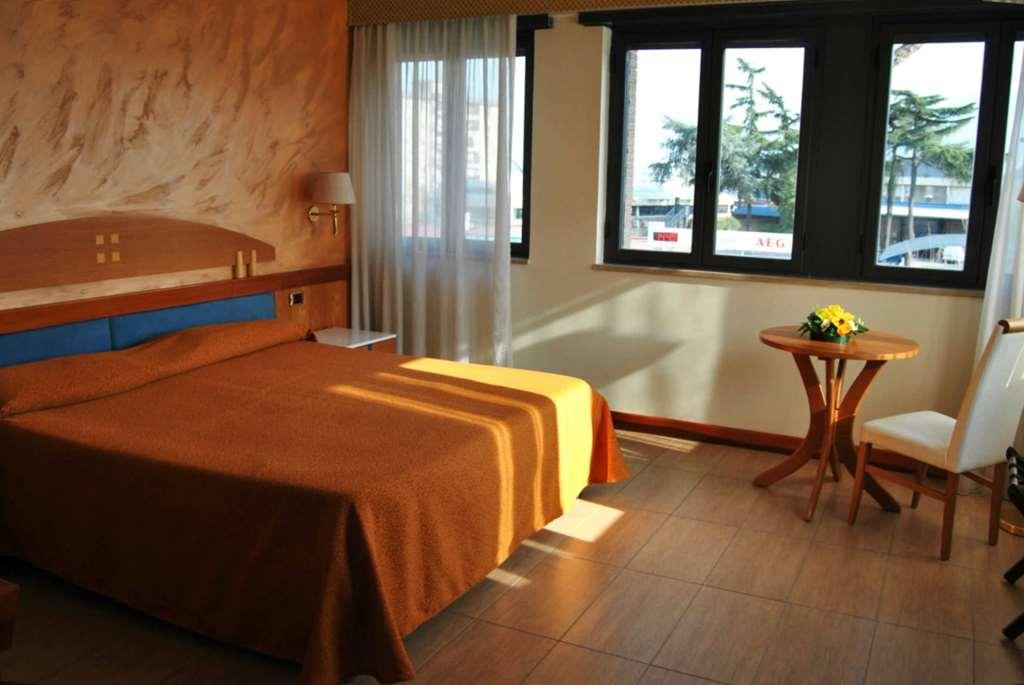 Hotel Futura Centro Congressi Naples Room photo